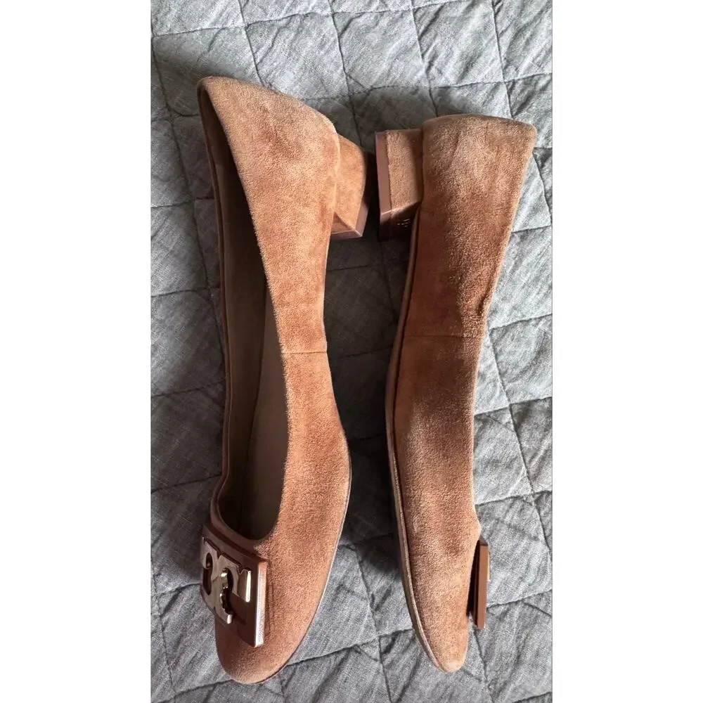 Tory Burch Gigi Tan Suede Leather Prominent Gold Logo Low Pump Shoes 7.5